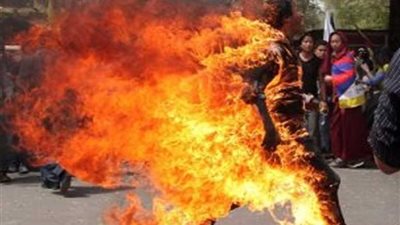 مختل عقليًا يشعل النيران في شقيقته ثم ينتحر