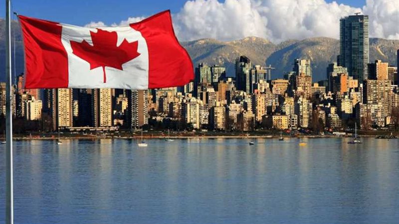 كندا تطالب مواطنيها