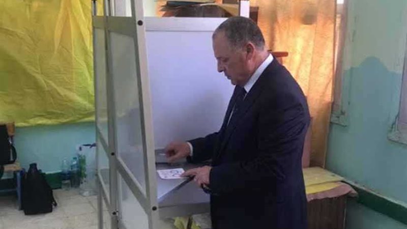 أبو ريدة يدلي بصوته