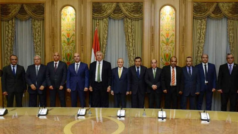 العصار يشهد توقيع