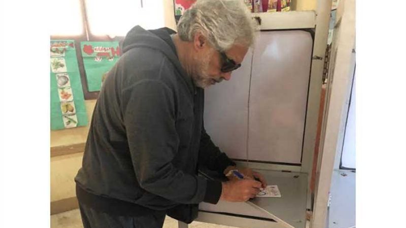 أحمد ناجي يصوت في