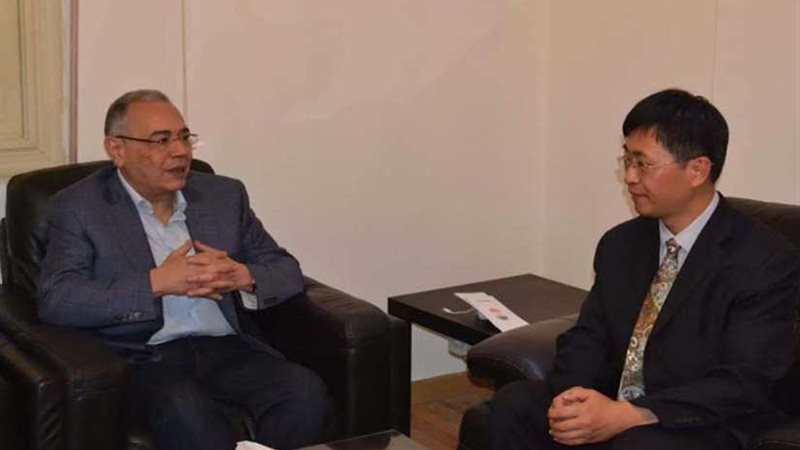 خبراء بعلاقات الحزب