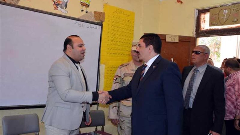 استمرار الحشود أمام