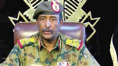 رئيس المجلس العسكري بالسودان يلتقي وفدًا أمريكيًا بالخرطوم