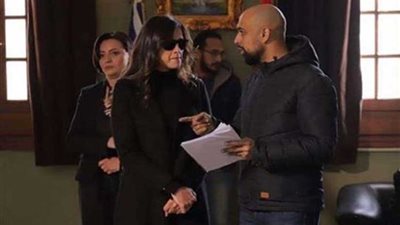 ياسمين عبد العزيز في كواليس مسلسلها 