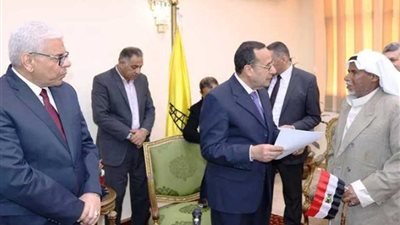 توزيع عقود الشقق على المنقولين من الشيخ زويد ورفح