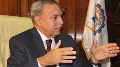 محافظ قنا يناقش مشروع تطوير جزيرة الدوم والمخطط التنموي لمنطقة الأمل السكنية