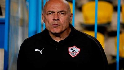 رئيس الزمالك يعنف جروس ويمنعه من مران اليوم