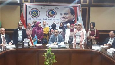 صالح يناقش الخطة الاستراتيجية لجامعة دمنهور ومقترحات التطوير