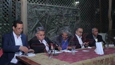مثقفون يناقشون رواية 