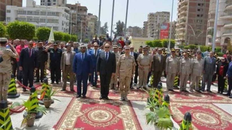 وضع إكليل من الزهور