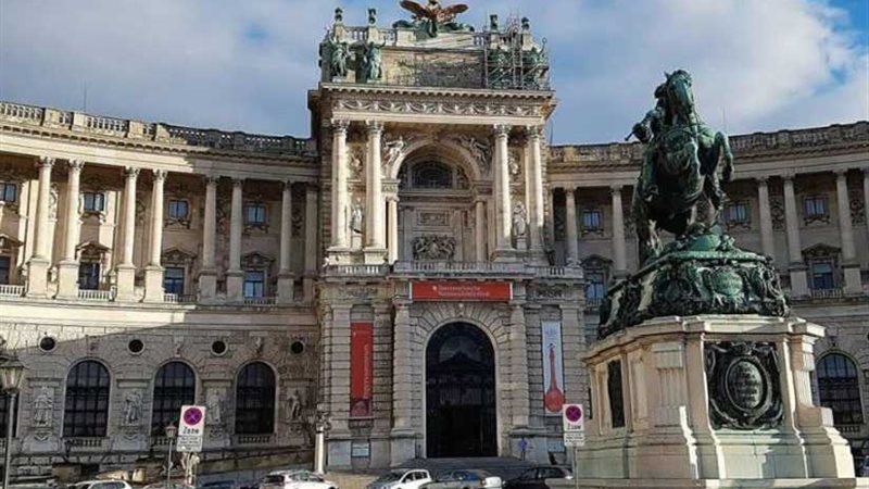 مسافر في الخيال..