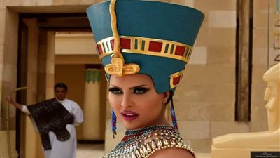 إطلالة فرعونية مبهرة لزينة العلمي ملكة جمال الأردن