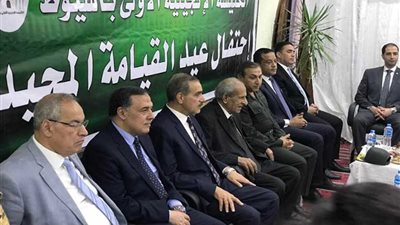 محافظ أسيوط يزور الكنائس لتهنئة الأقباط بعيد القيامة