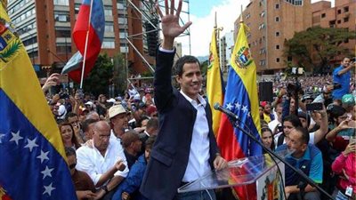 جوايدو يؤدي قسم الولاء للمعارضة الفنزويلية ويكرر الدعوة للتخلي عن مادورو
