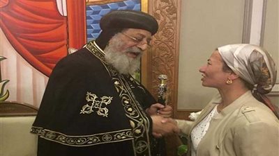 وزيرة البيئة تزور الكاتدرائية المرقسية وتهنئ البابا تواضروس بعيد القيامة المجيد