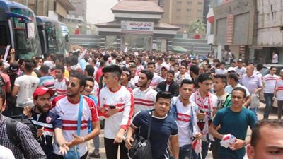 رئيس الزمالك يتابع سفر الجماهير إلى برج العرب قبل لقاء النجم الساحلي 