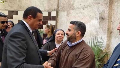 محافظ البحيرة يقدم التهنئة لراعي الكنيسة الكاثوليكية بدمنهور 