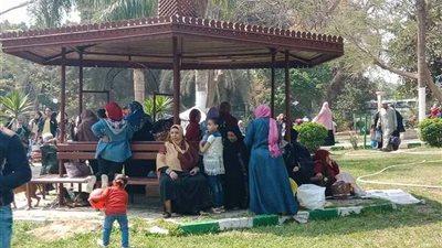 توافد المواطنين على الحدائق والمتنزهات للاحتفال بأعياد الربيع