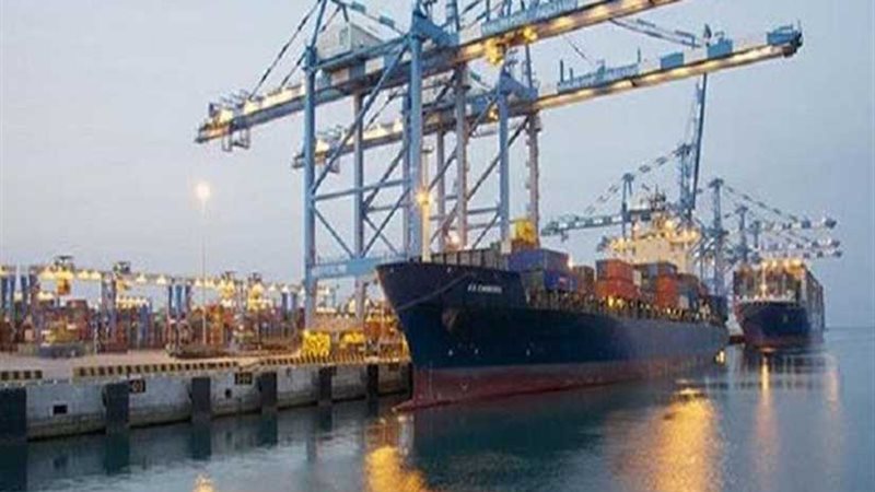 إغلاق مينائي السويس