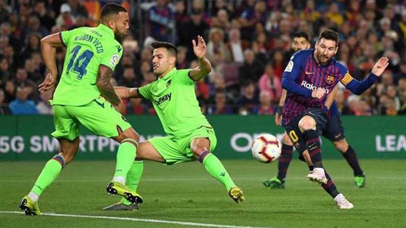 برشلونة يتوج بلقب