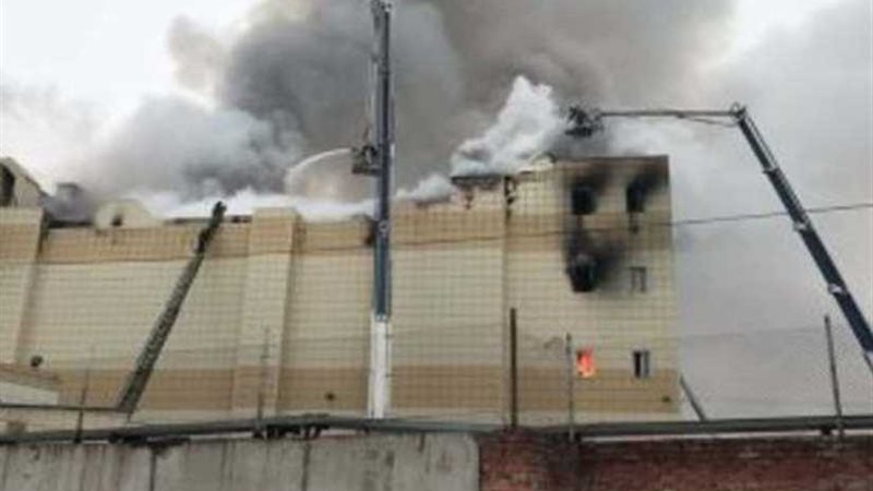 حريق يلتهم مبنى مساحته