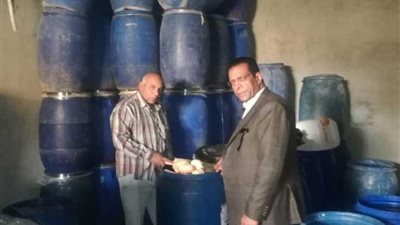 ضبط مصنع مخللات بدون ترخيص بغرب الإسكندرية