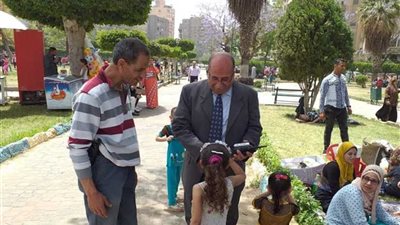 رئيس حى الزيتون احتفل مع المواطنين بعيد الربيع