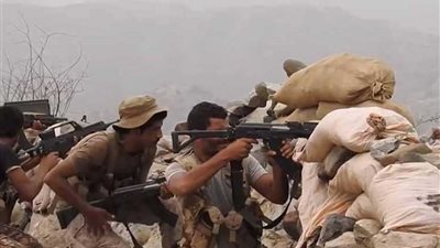 مقتل 18 حوثيا وأسر العشرات في هجوم للقوات اليمنية على مواقع الميليشيات