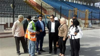 وزير الرياضة يتفقد إستاد الإسكندرية