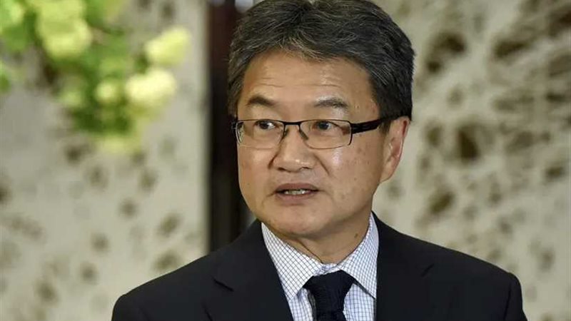 مبعوث سابق لدى كوريا