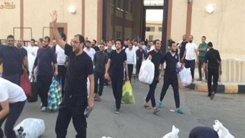 الافراج عن 585 سجينا