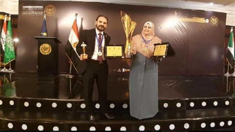 تكريم أستاذين بجامعة