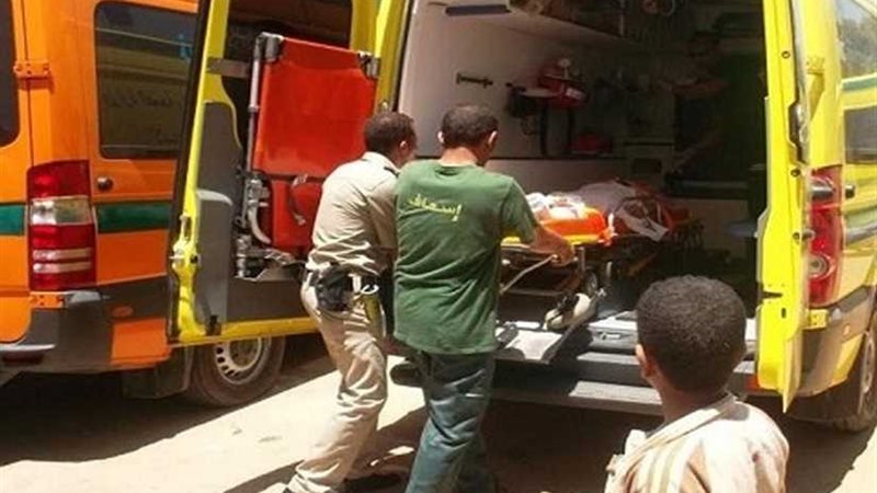 إصابة ضابط شرطة و4