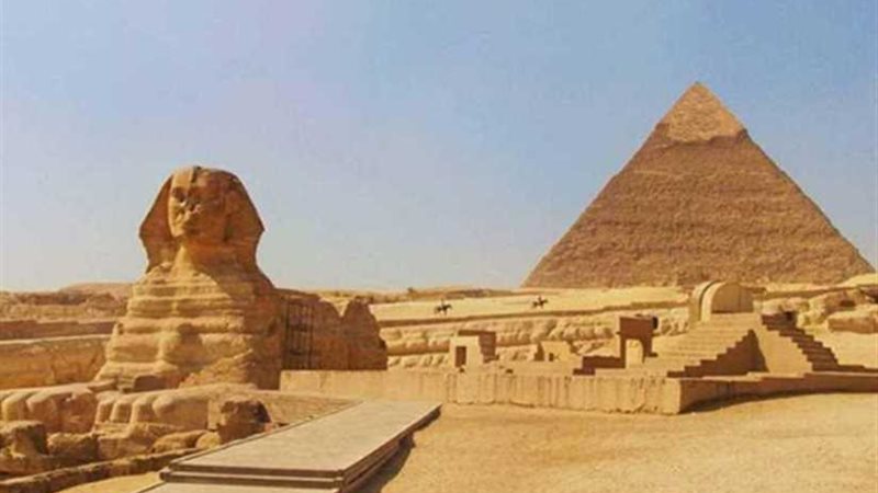 حقيقة صعود شاب مصري