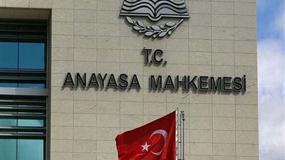 المحكمة الدستورية التركية تتهم الحكومة بانتهاك حقوق صحفيين