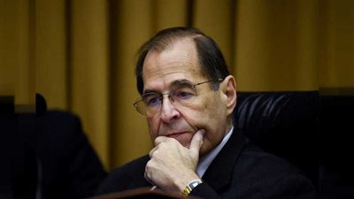 رئيس لجنة بالكونجرس يمهل وزير العدل حتى صباح الاثنين لتقديم تقرير مولر كاملا