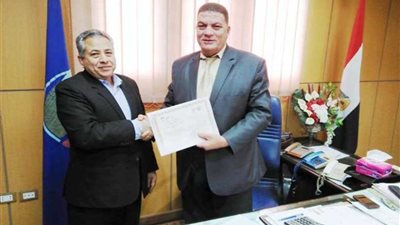 تكريم وكيل المكتب الفني بزراعة البحيرة