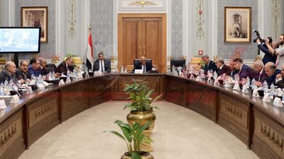 موجز الرابعة.. البرلمان يوافق على قرار إعلان حالة الطوارئ.. محمد صلاح يحصد جائزة 