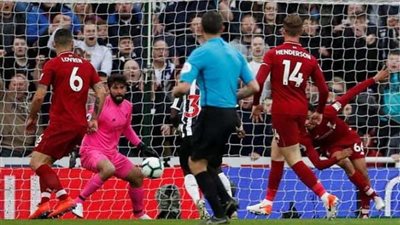 ليفربول يتقدم على نيوكاسل 1/2 في الشوط الأول.. و«صلاح» يُعزز صدارته