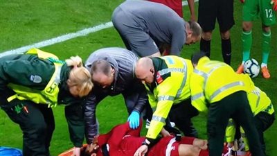 شاهد.. إصابة قوية لصلاح واللاعب يغادر الملعب باكيًا