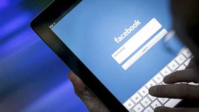 فيسبوك تحذف حسابات مشاهير 