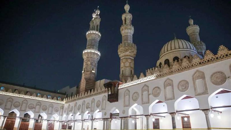 الجامع الأزهر يتزين