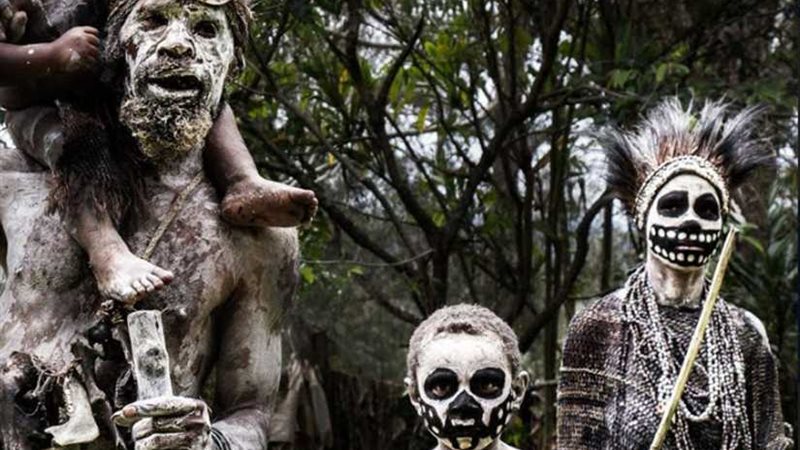 بالصور.. يأكلون لحم