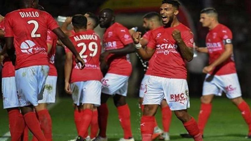 نيم اولمبيك يفوز