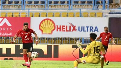 الأهلي يتقدم على النجوم بهدف في الشوط الأول ويقترب من الانفراد بالصدارة