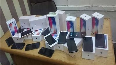 جمارك مطار القاهرة تحبط محاولة تهريب هواتف محمولة ومستلزماتها