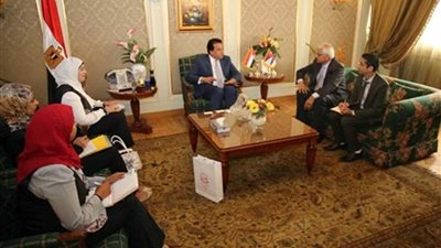وزير التعليم العالي يعد بتقديم التسهيلات المطلوبة للدارسين النيباليين بمصر