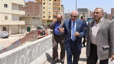 محافظ الجيزة: الحجز على أي منشأة تقوم بوضع ملصقات على أسوار الطرق