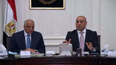 وزير الإسكان ومحافظ الجيزة يتابعان تنفيذ بعض المشروعات